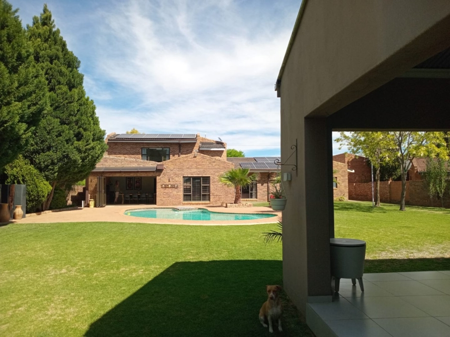 7 Bedroom Property for Sale in Bloemhof North West